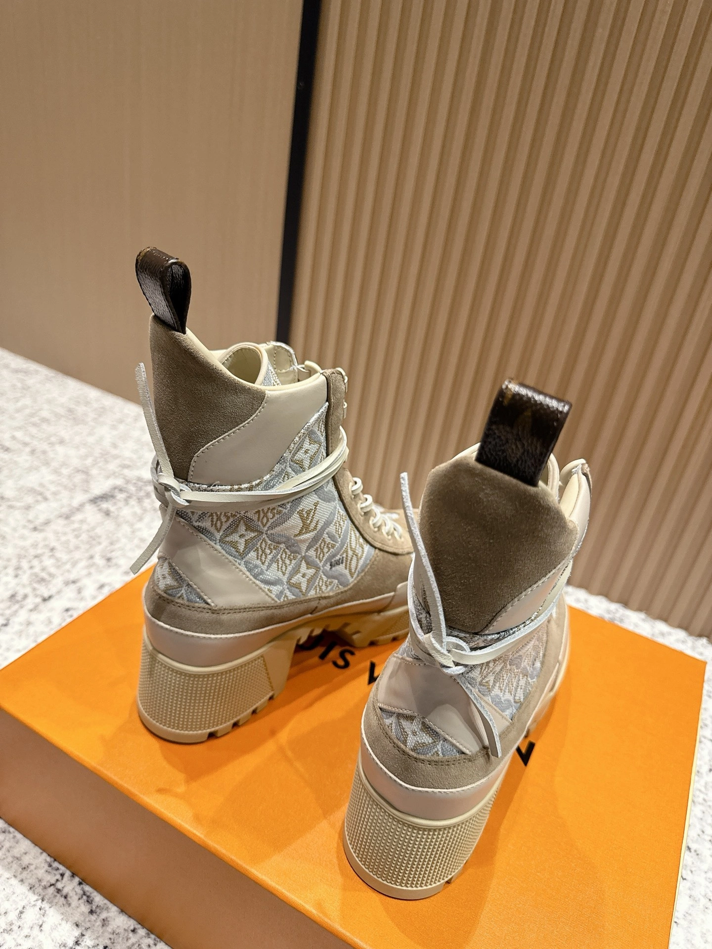 COCO-- 8V 1A9RCS cowhide Heel height ：7cm Waterproof：3.5cm item:E-X362J2909
